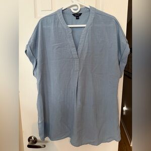 Blue casual dress shirt perfect for summer!